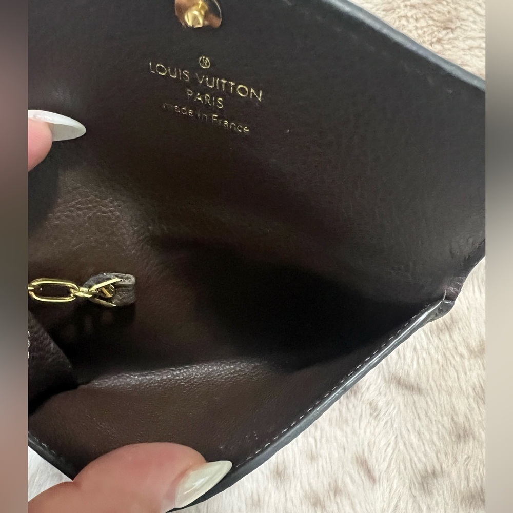 $500 🅿️🅿️ LOUIS VUITTON
Empreinte Key Pouch - Picture 8 of 8